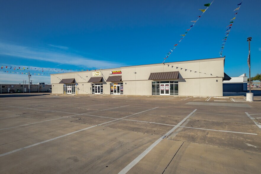 2900 Walnut Hill Ln, Dallas, TX à vendre - Photo du bâtiment - Image 3 de 13
