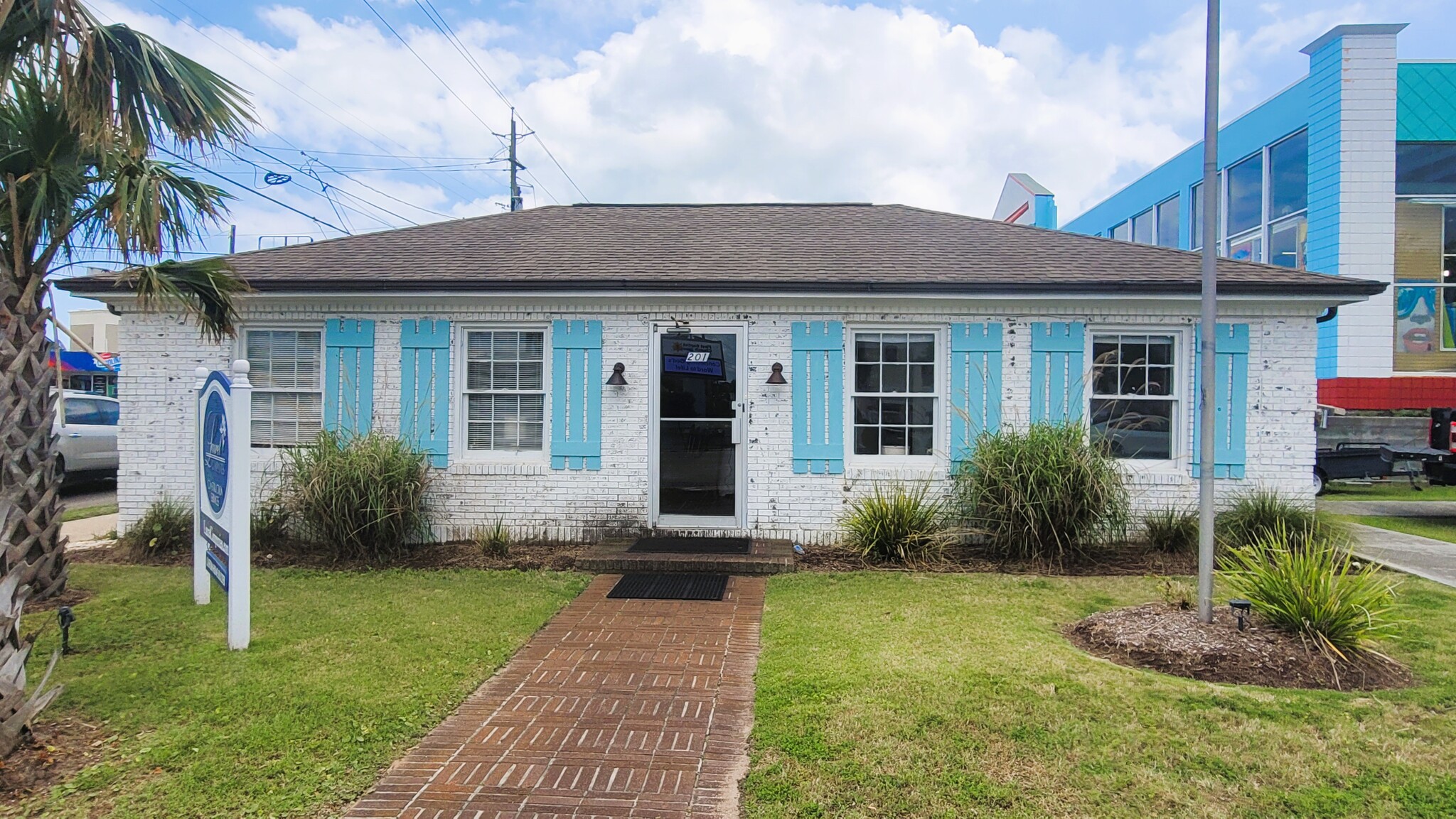 201-203 Lumberton Ave, Carolina Beach, NC for lease Building Photo- Image 1 of 5