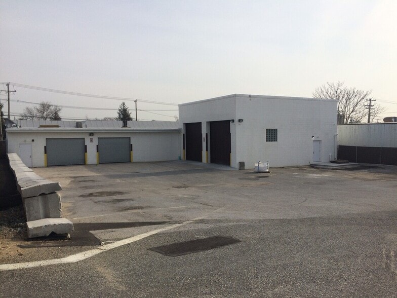 1000 Fulton St, Farmingdale, NY à louer - Photo du bâtiment - Image 3 de 8