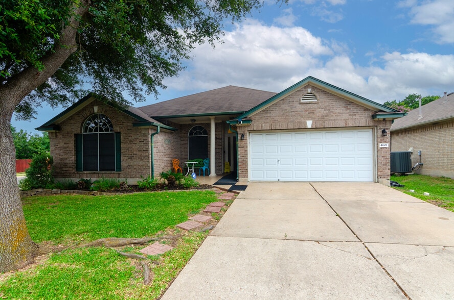 4601 Chesney Ridge Dr, Austin, TX for sale - Primary Photo - Image 1 of 27