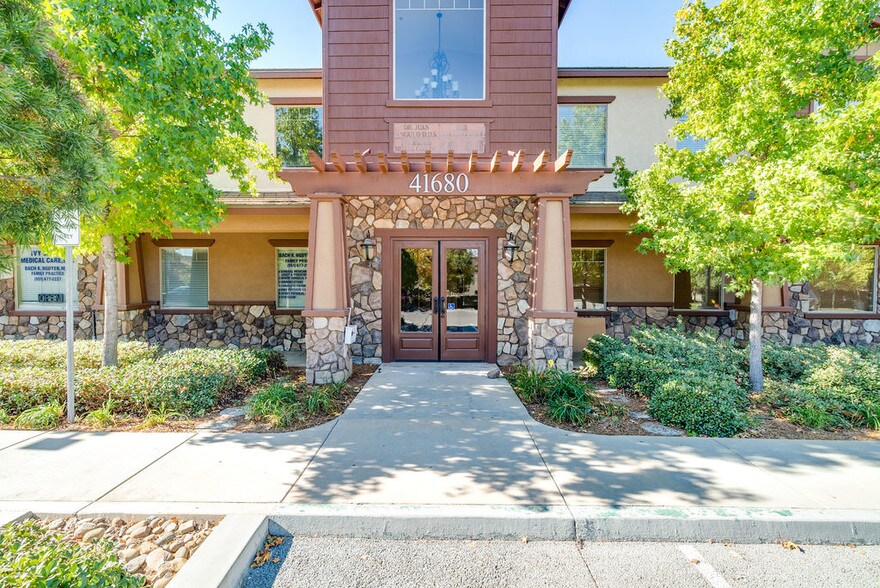 41680 Ivy St, Murrieta, CA à louer - Photo principale - Image 1 de 30