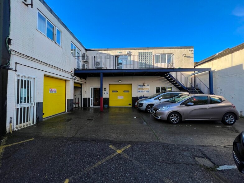 41-45 Lind Rd, Sutton à vendre - Photo du bâtiment - Image 3 de 3