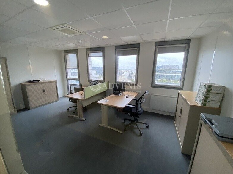 Office in Montigny-le-Bretonneux for sale - Interior Photo - Image 2 of 5