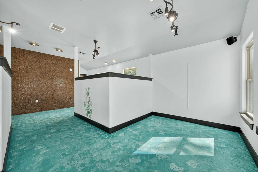 926 E Blanco Rd, Boerne, TX à louer - Photo du bâtiment - Image 2 de 5