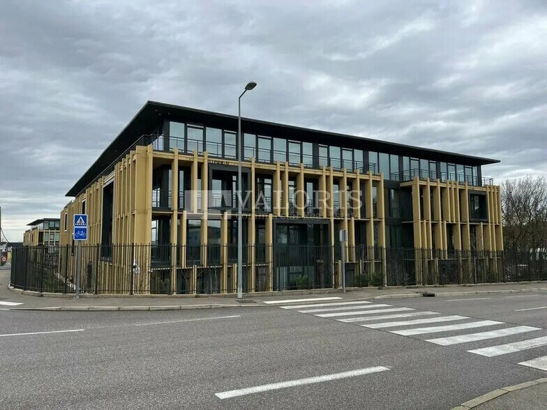 Bureau dans Aix-en-Provence à louer - Photo du bâtiment - Image 3 de 9
