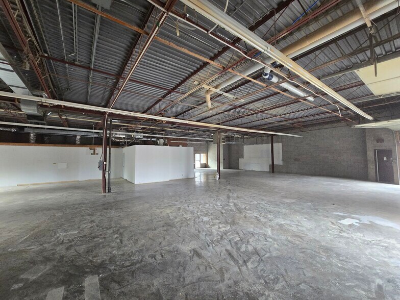 45 Pacific Crt, London, ON à louer - Photo du bâtiment - Image 2 de 13