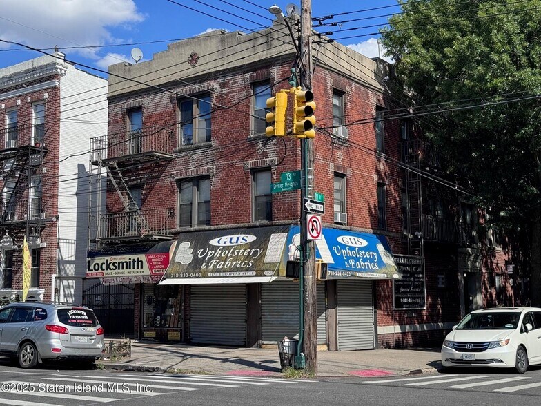 1301 70th St, Brooklyn, NY à vendre - Photo du bâtiment - Image 2 de 16