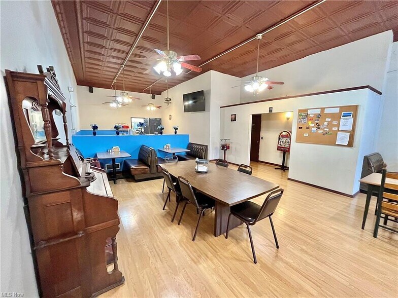 223 Broad St, Conneaut, OH à vendre - Photo du bâtiment - Image 3 de 13