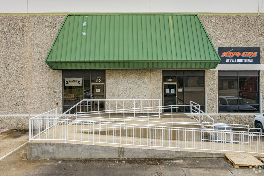 2425 Camp Ave, Carrollton, TX for lease - Building Photo - Image 2 of 7