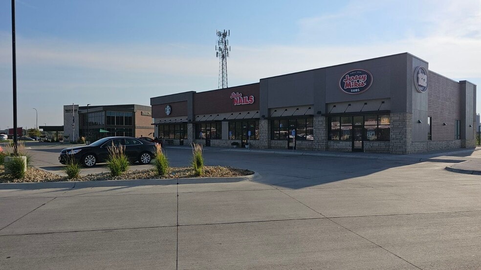 3070-3094 Floyd Blvd, Sioux City, IA for lease - Building Photo - Image 2 of 7