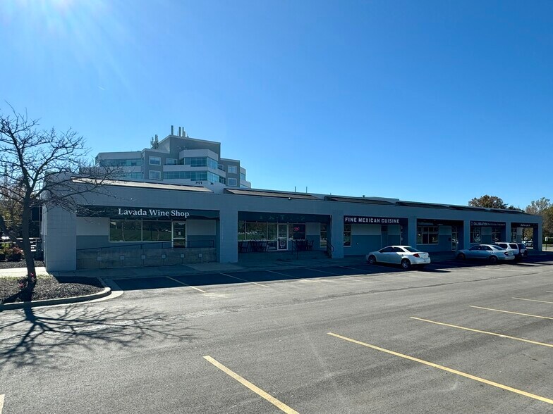 7301-7319 W 95th St, Overland Park, KS à vendre - Photo principale - Image 1 de 9