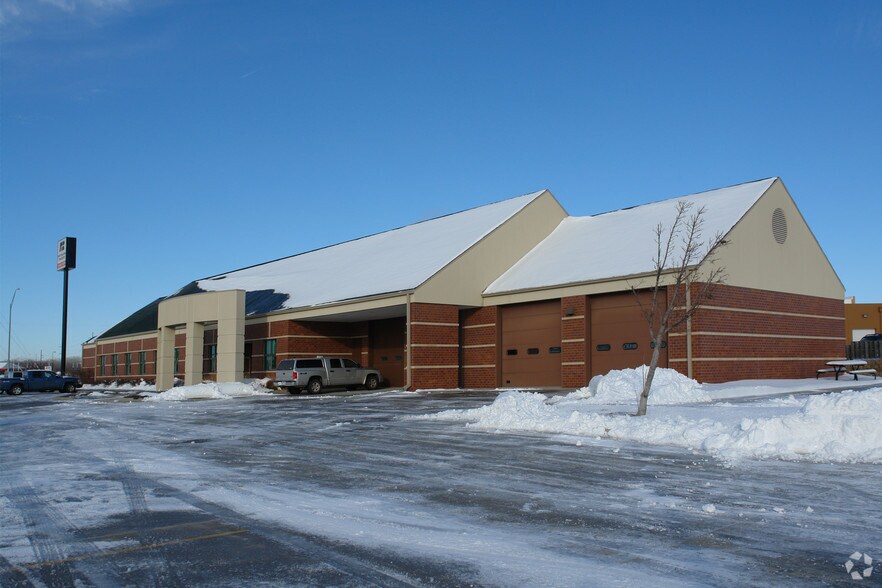 2700 Fletcher Ave, Lincoln, NE for lease - Building Photo - Image 2 of 58