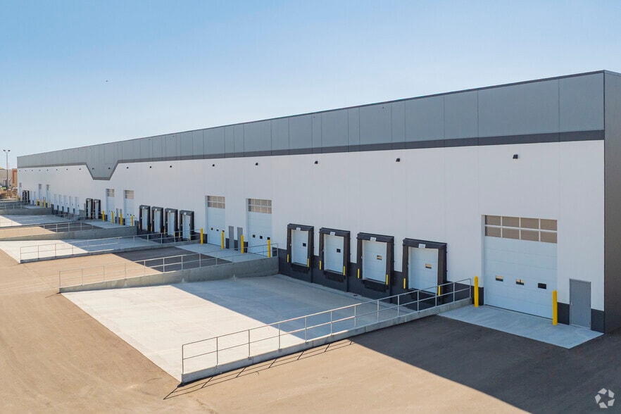 4750 102 Av SE, Calgary, AB for lease - Building Photo - Image 2 of 4