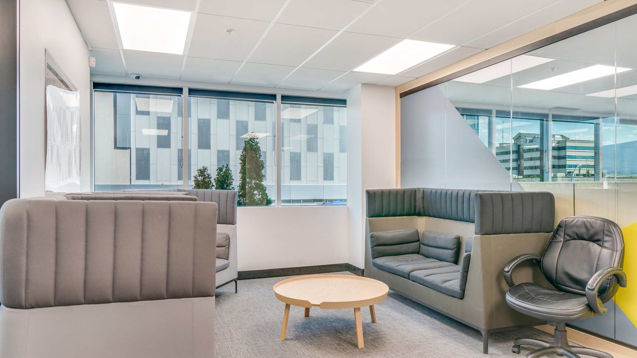 1726 Dolphin Av, Kelowna, BC for lease Interior Photo- Image 1 of 20