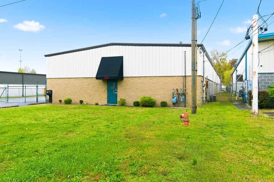 444 Downes Ter, Louisville, KY for lease - Building Photo - Image 2 of 35