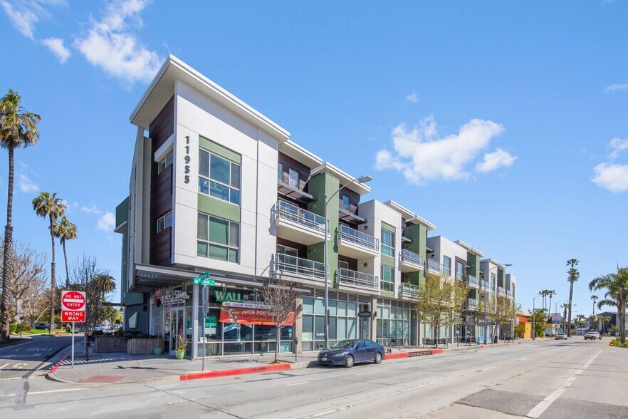 11955 W Washington Blvd, Los Angeles, CA à louer - Photo du bâtiment - Image 1 de 24