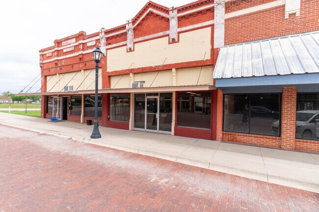 More details for 110 E Clark St, Bartlett, TX - Retail for Sale