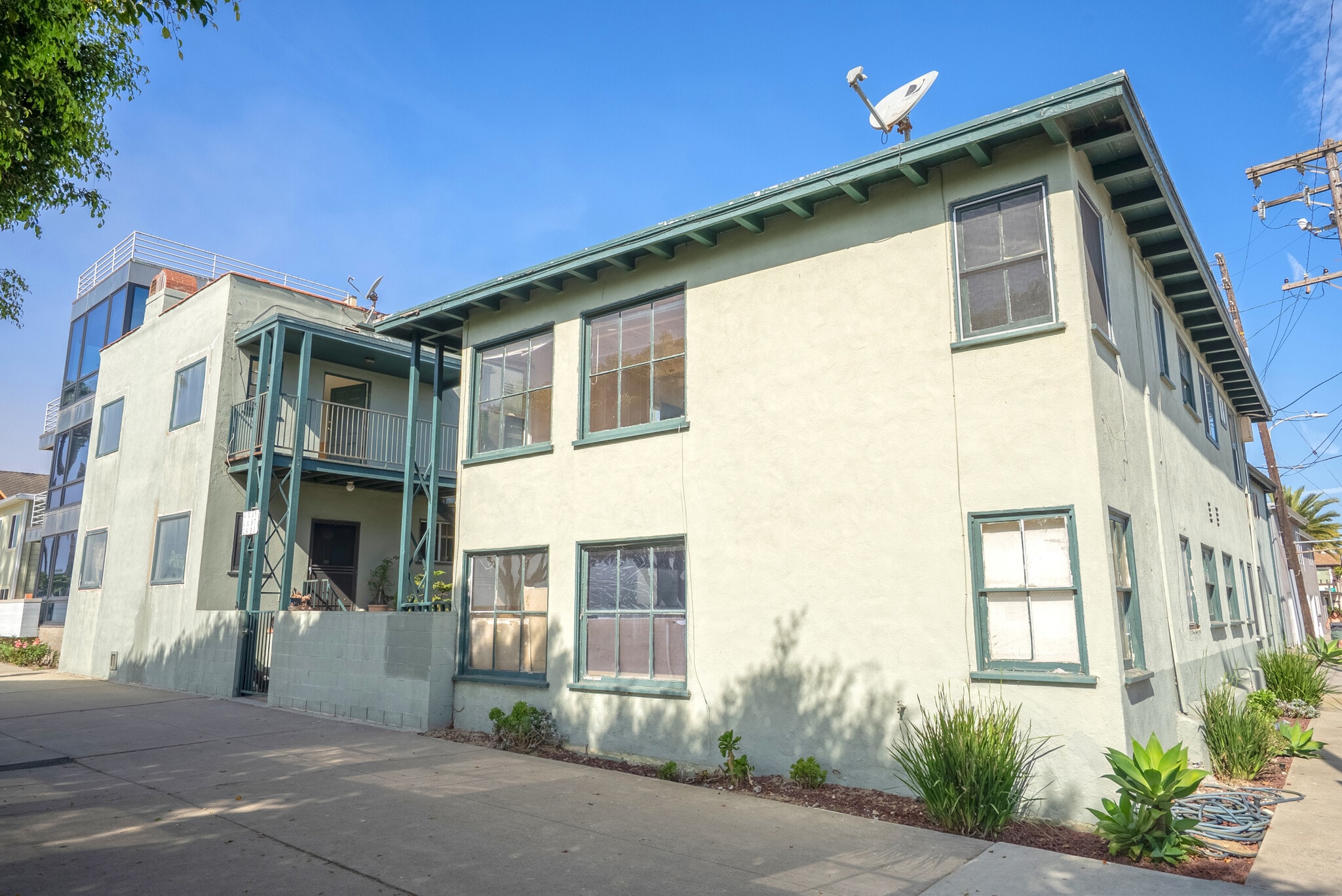 1635-1639 Seal Way, Seal Beach, CA for sale Primary Photo- Image 1 of 15