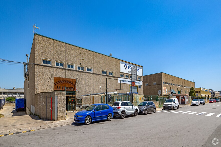 Retail in Sant Andreu de la Barca, Barcelona for lease - Building Photo - Image 2 of 2