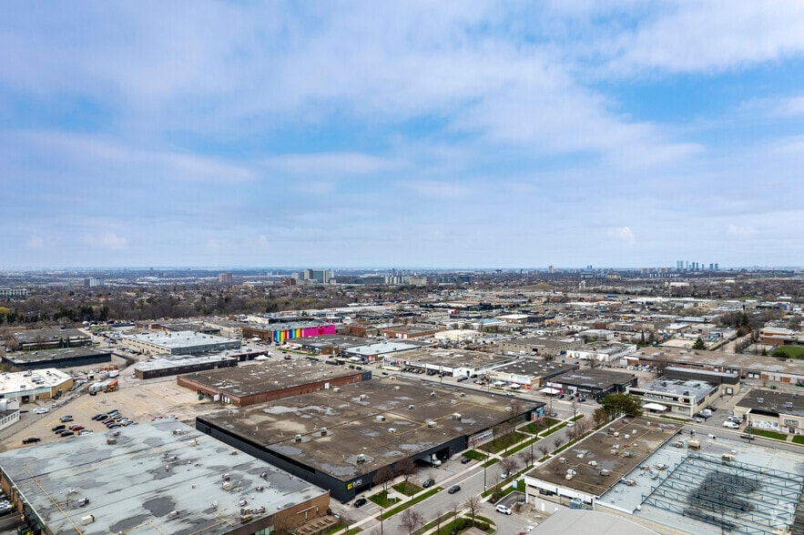 95 Orfus Rd, Toronto, ON for lease - Primary Photo - Image 1 of 6