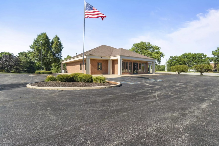 201 Koomler Dr, La Porte, IN à vendre - Photo du bâtiment - Image 3 de 21