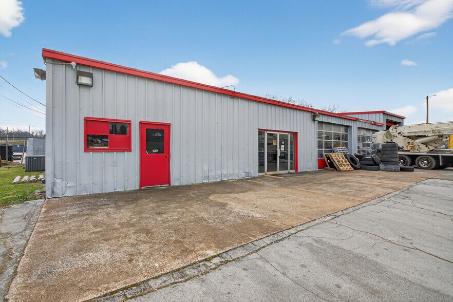 2117 Carmack Blvd, Columbia, TN à vendre - Photo du bâtiment - Image 3 de 9