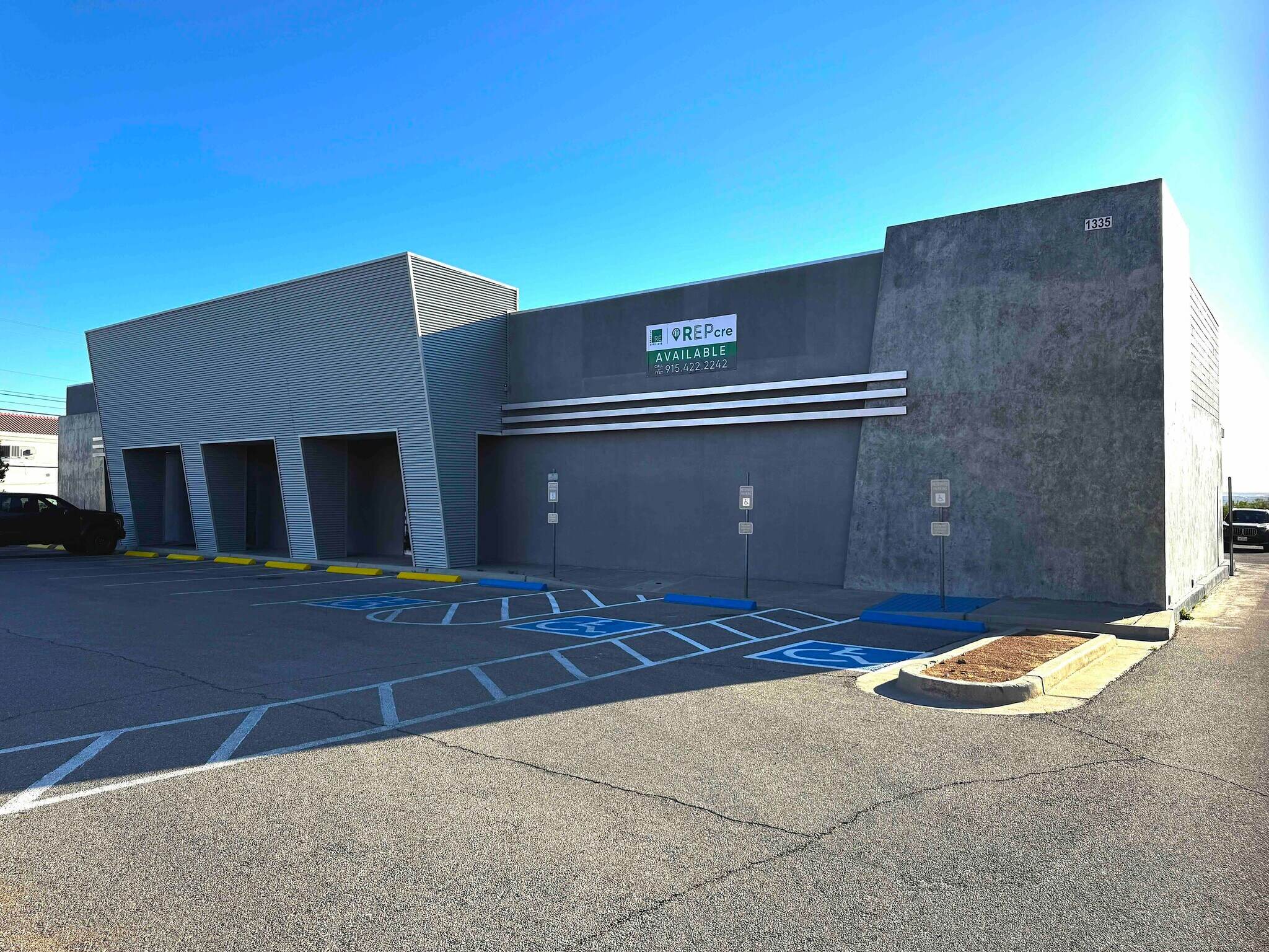 1335 Geronimo Dr, El Paso, TX à vendre Photo du bâtiment- Image 1 de 1