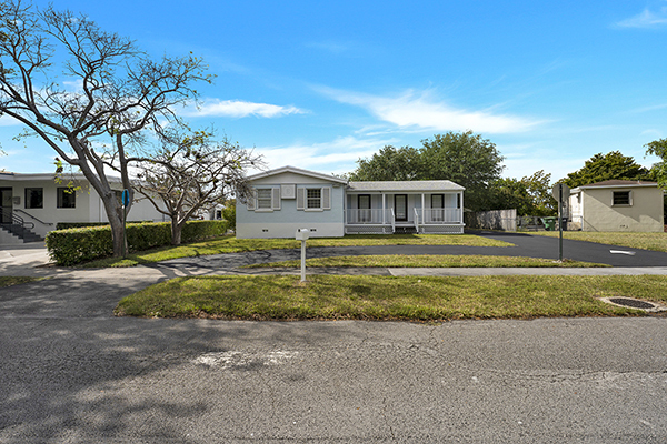 8240 Coral Way, Miami, FL à vendre Photo du bâtiment- Image 1 de 1