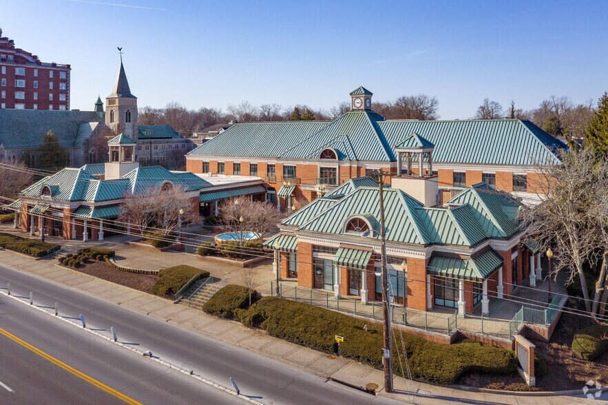 444 E Main St, Lexington, KY for lease - Primary Photo - Image 1 of 7