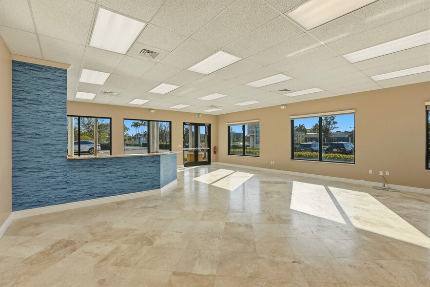 15661 San Carlos Blvd, Fort Myers, FL for lease - Building Photo - Image 3 of 13