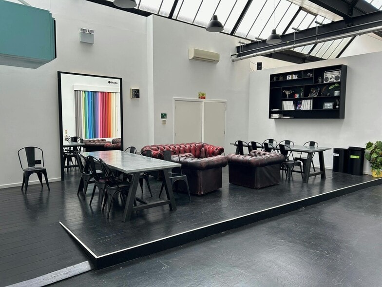 2-8 Fountayne Rd, London for lease - Building Photo - Image 2 of 7