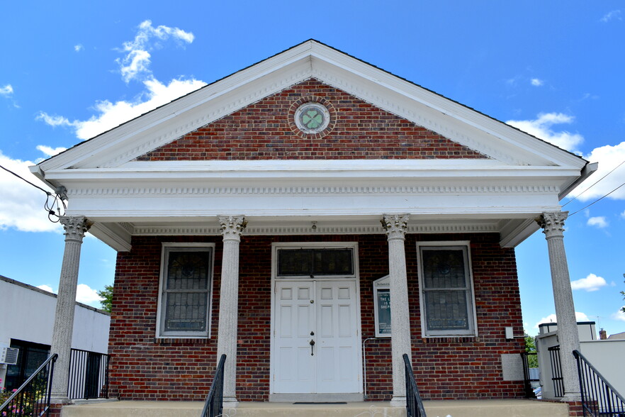 469 S Franklin St, Hempstead, NY à vendre - Photo principale - Image 1 de 10