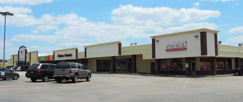 Fairmeadows Shopping Center portefeuille de 7 propriétés à vendre sur LoopNet.ca - Photo principale - Image 3 de 16