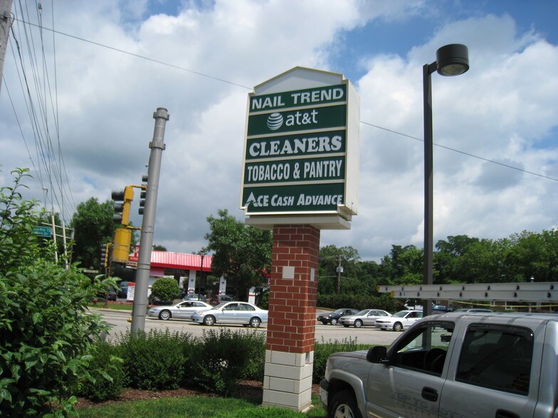 721-729 Main St, West Dundee, IL à louer - Photo du bâtiment - Image 2 de 12