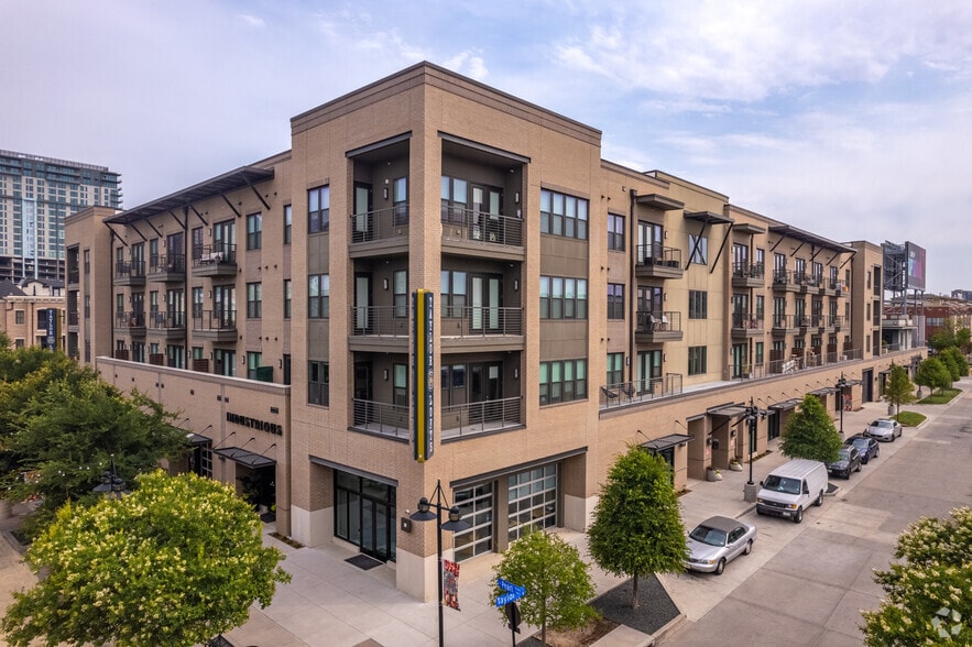 910 S Pearl Expy, Dallas, TX à louer - Photo du bâtiment - Image 3 de 10