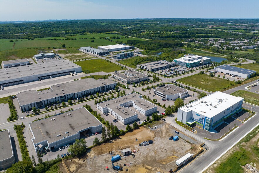 125 Don Hillock Dr, Aurora, ON à vendre - Aérien - Image 2 de 5