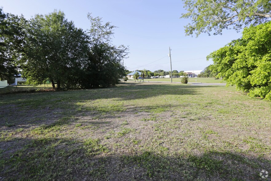 501 E Marion Ave, Punta Gorda, FL à louer - Photo principale - Image 1 de 3
