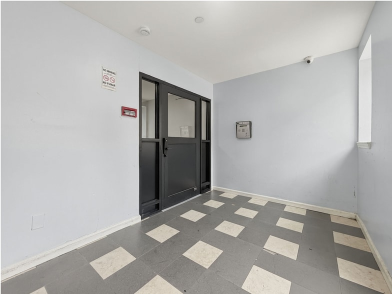 856 E 213th St, Bronx, NY for sale - Building Photo - Image 3 of 10