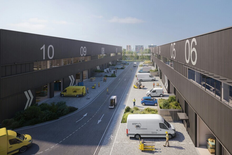 1-5 Empson St, Londres à louer - Photo du bâtiment - Image 2 de 4