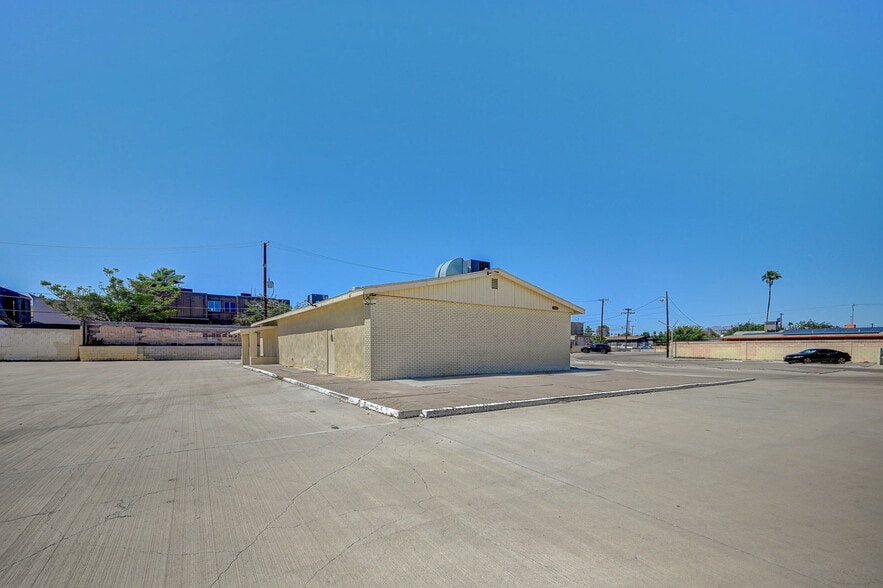 100 Shiloah Dr, Las Vegas, NV à vendre - Photo du bâtiment - Image 3 de 12