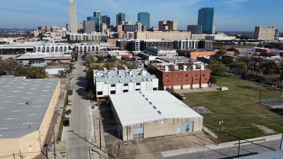 828 W Broadway Ave, Fort Worth, TX à louer - Photo du bâtiment - Image 3 de 10