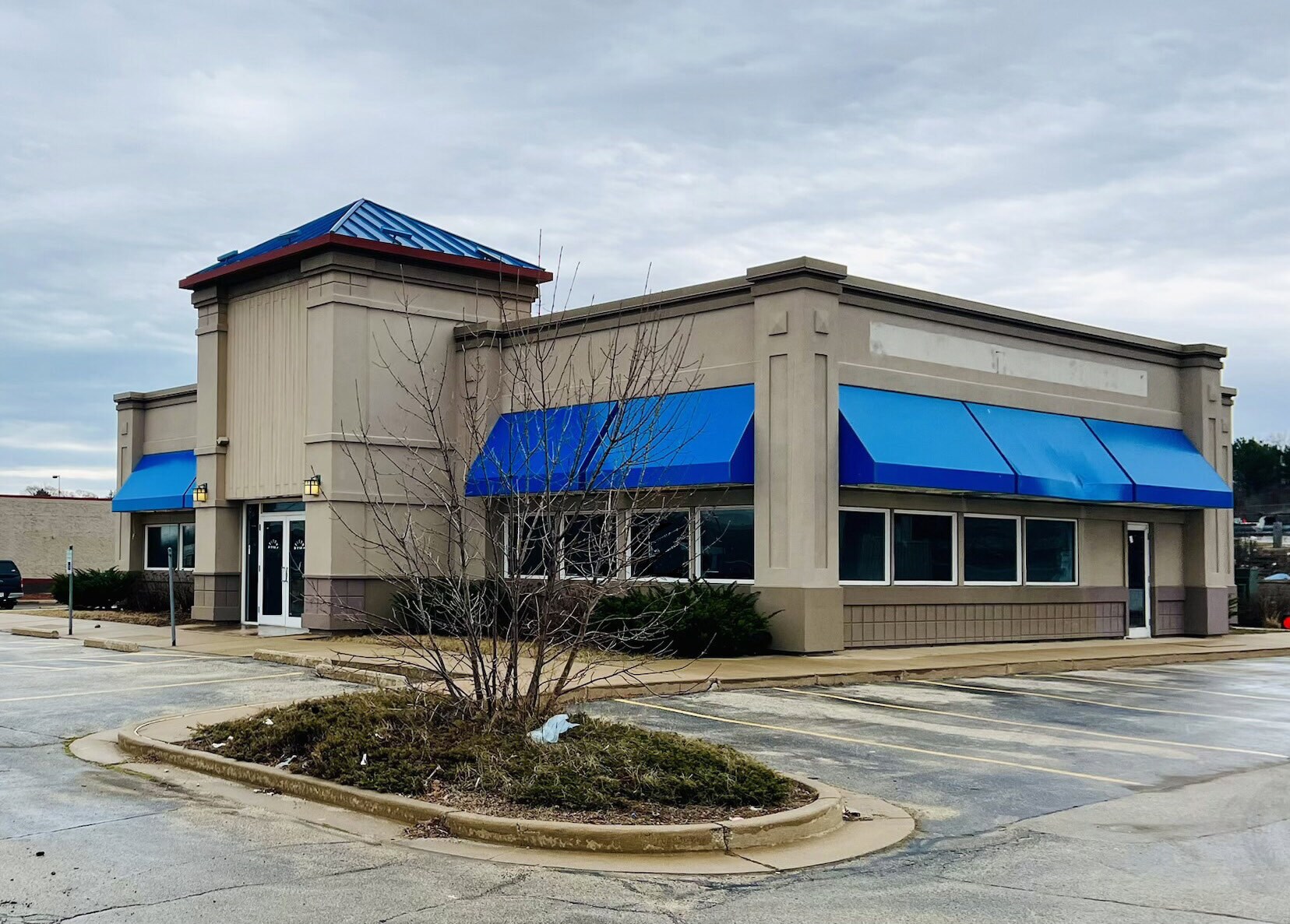 8101 W Brown Deer Rd, Milwaukee, WI for lease Building Photo- Image 1 of 7