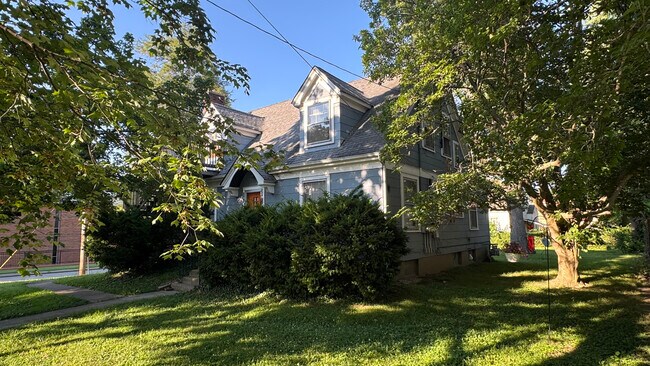 More details for 701 S Rawlings St, Carbondale, IL - Multifamily for Sale