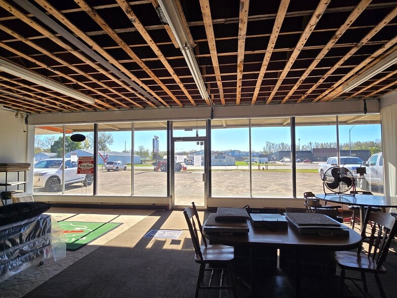 2320 MN-60 Hwy, Windom, MN for sale - Building Photo - Image 2 of 11