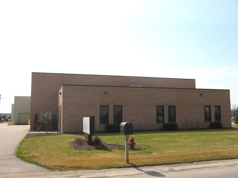 151 McLean Dr, Romeo, MI à louer - Photo du bâtiment - Image 2 de 6