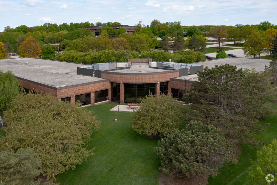 100 N Corporate Dr, Brookfield, WI for lease - Building Photo - Image 1 of 6