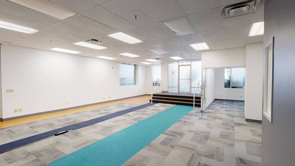 422 1st Ave W, Seattle, WA for lease - Interior Photo - Image 3 of 3