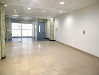 Plus de détails pour Multi-résidentiel à vendre