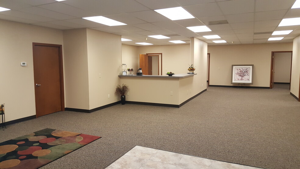 1135-1145 Corporate Dr, Holland, OH for lease - Interior Photo - Image 3 of 9