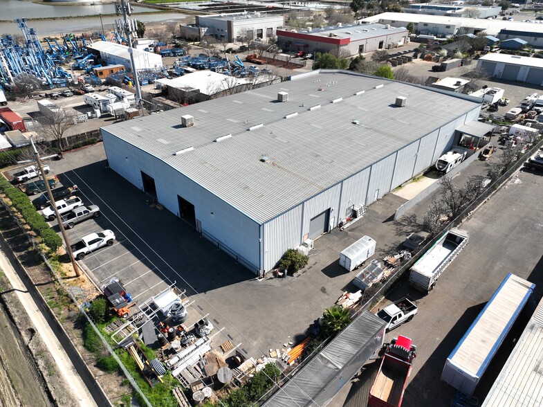 157 Sloan Ct, Tracy, CA for sale - Building Photo - Image 3 of 4